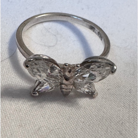 π¦ Dazzling Vintage Sterling Silver Butterfly Ring β Marquise-Cut Sparkle! β¨π - Picture 15 of 16